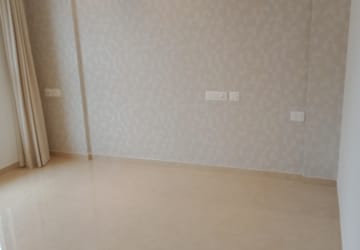 Room in 2 BHK Apartment at Hiranandani Highland, Powai – for Sale