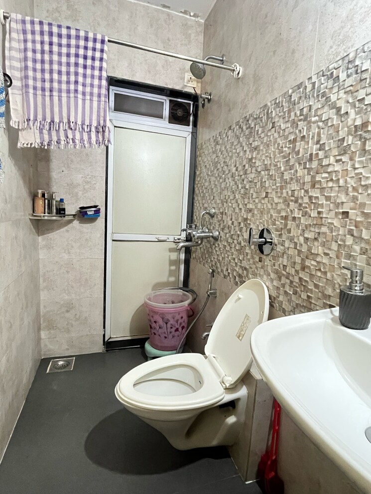 Bathroom, cosmos-classique 2 Bedroom 686 Sq.Ft. Apartment In Brahmand Thane 9346862
