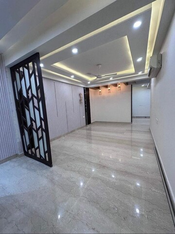 Room in 3.5 BHK Builder Floor at Ansal Sushant Lok I, Sector 43 – for Sale