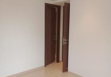 Room in 2 BHK Apartment at Hiranandani Highland, Powai – for Rent