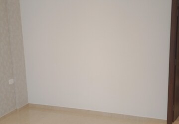 Room in 2 BHK Apartment at Hiranandani Highland, Powai – for Rent