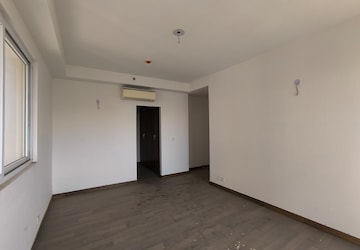 Room in 4 BHK Apartment at Conscient Heritage Max, Sector 102 – for Rent