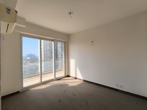 Room in 4 BHK Apartment at Conscient Heritage Max, Sector 102 – for Rent