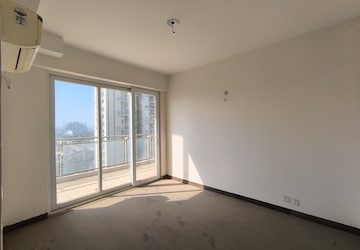 Room in 4 BHK Apartment at Conscient Heritage Max, Sector 102 – for Rent