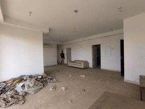 Room in 4 BHK Apartment at Conscient Heritage Max, Sector 102 – for Rent