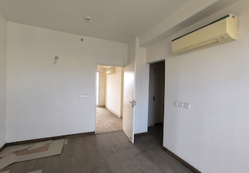 Room in 4 BHK Apartment at Conscient Heritage Max, Sector 102 – for Rent