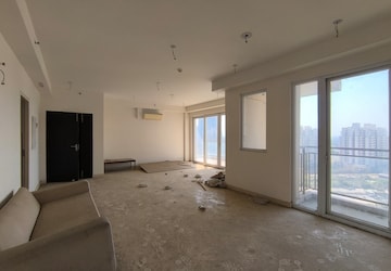 Room in 4 BHK Apartment at Conscient Heritage Max, Sector 102 – for Rent