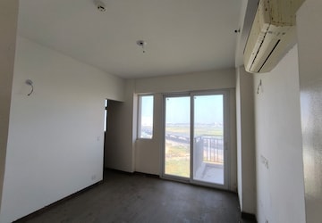 Room in 4 BHK Apartment at Conscient Heritage Max, Sector 102 – for Rent