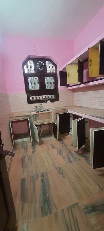 Team Area in 1.5 BHK Independent House at Sector 7 – for Rent
