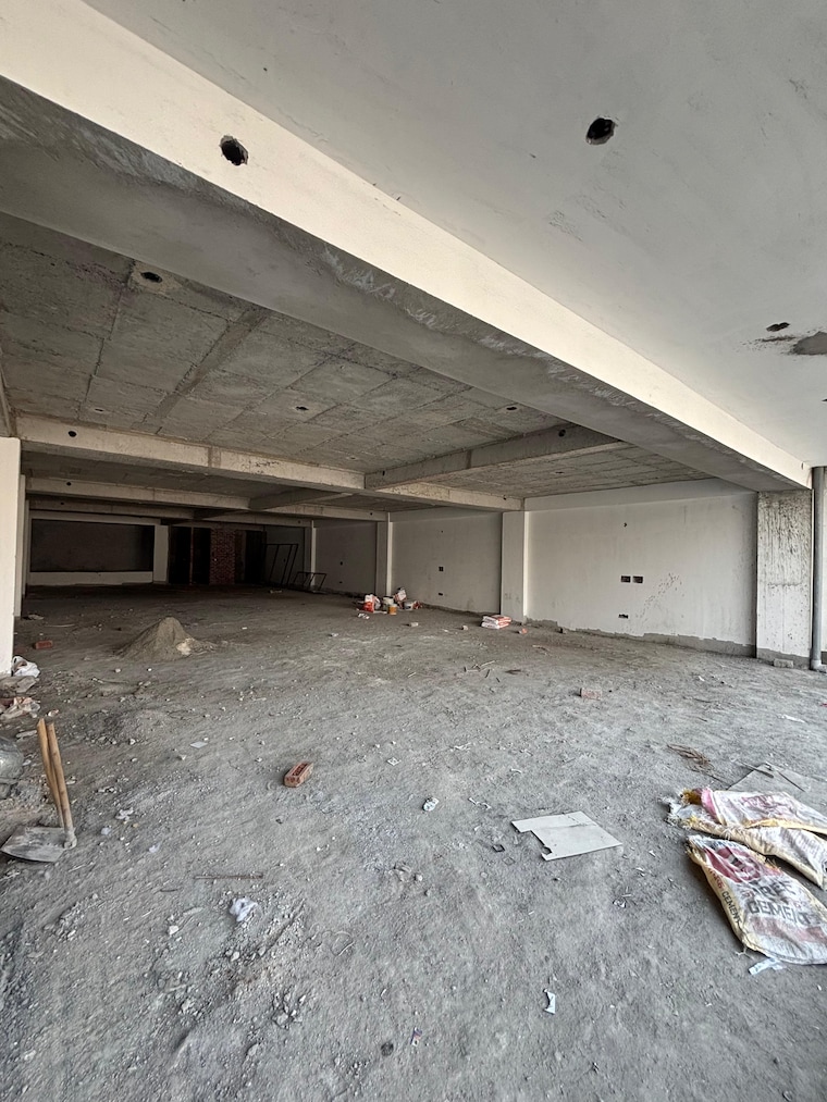  Parking, sultanpur Commercial Office Space 4500 Sq.Ft. In Sultanpur Delhi 9346943