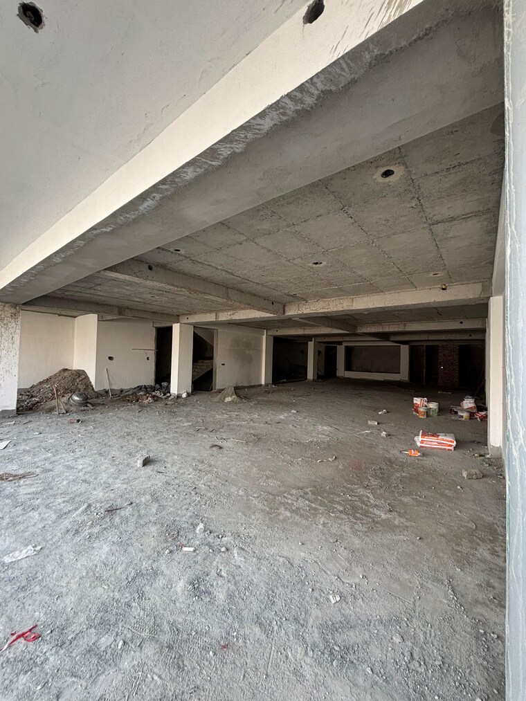  Parking, sultanpur Commercial Office Space 4500 Sq.Ft. In Sultanpur Delhi 9346943