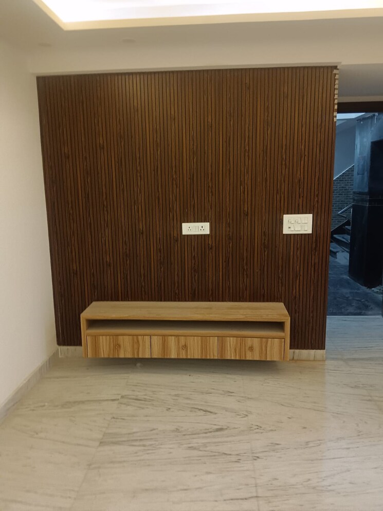 Room, malviya nagar 4 Bedroom 1400 Sq.Yd. Builder Floor In Malviya Nagar Delhi 9346956