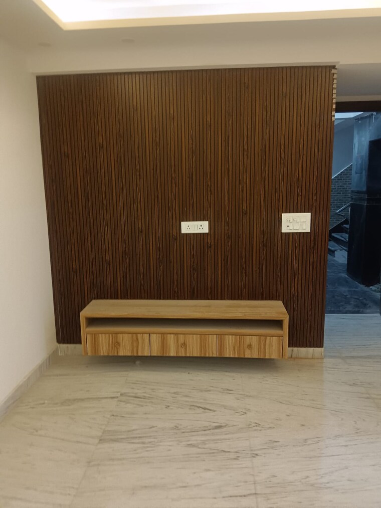 Room, malviya nagar 4 Bedroom 1400 Sq.Yd. Builder Floor In Malviya Nagar Delhi 9346956