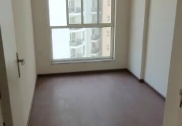 Room in 2.5 BHK Apartment at Imperia Esfera, Sector 37c – for Sale