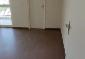 Room in 2.5 BHK Apartment at Imperia Esfera, Sector 37c – for Sale