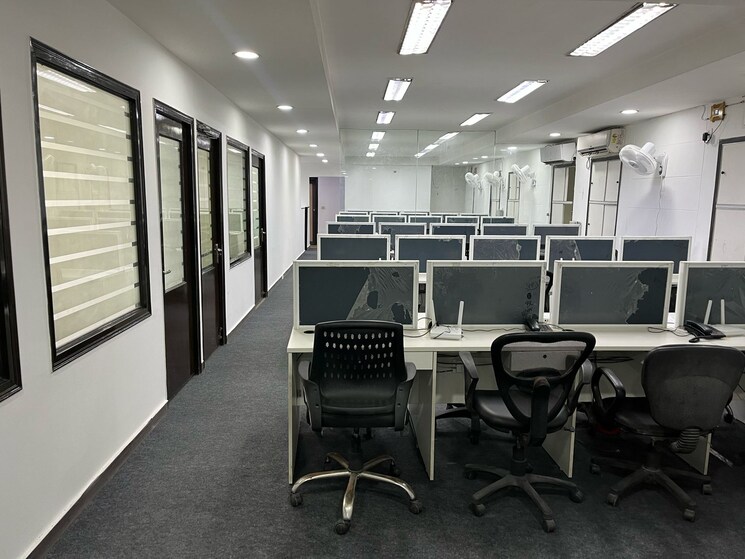 Team Area, sector 10 Commercial Office Space in IT/SEZ 800 Sq.Ft. In Sector 10 Noida 9346984