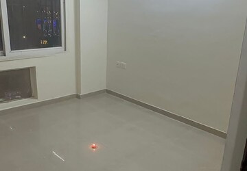 Room in 2 BHK Apartment at Aditya Urban Casa, Sector 78 – for Rent