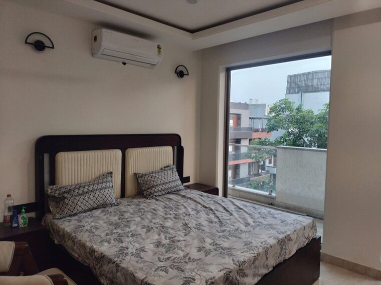 Bedroom, sector 45 3 Bedroom 215 Sq.Yd. Builder Floor In Sector 45 Gurgaon 9347000