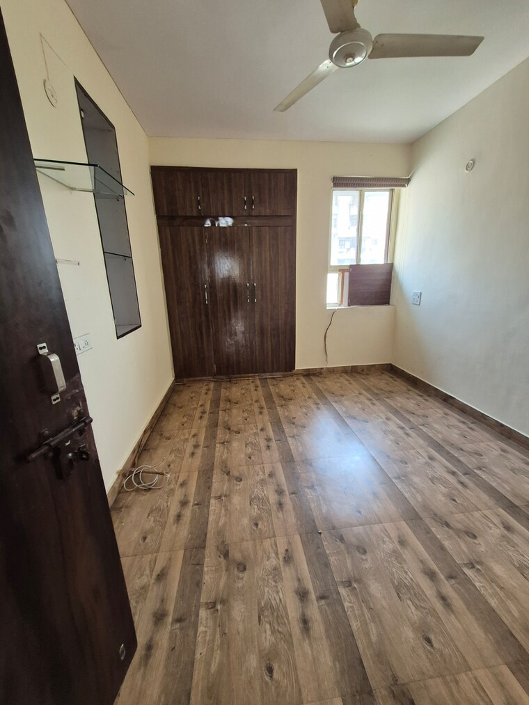 Room, ocs-apartments 3.5 Bedroom 1150 Sq.Ft. Apartment In Mayur Vihar 1 Delhi 9347025