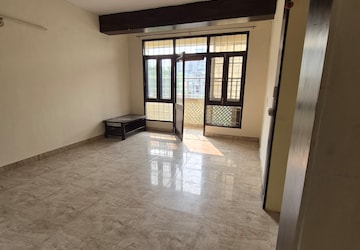Room in 3.5 BHK Apartment at OCS Apartments, Mayur Vihar 1 – for Rent