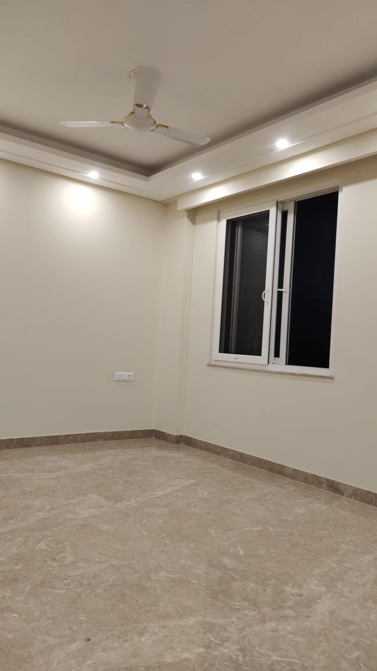 Room, east of kailash 3 Bedroom 1800 Sq.Ft. Builder Floor In East Of Kailash Delhi 9347016