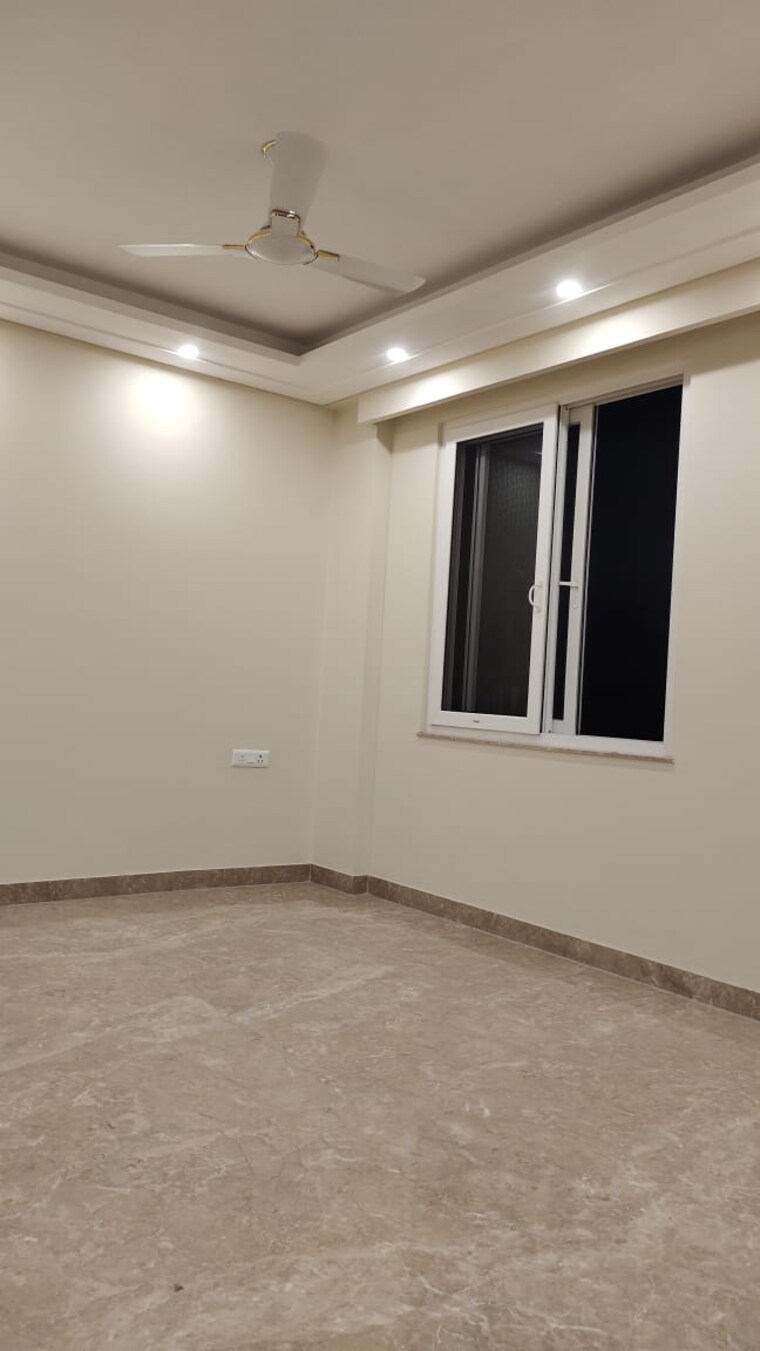 Room, east of kailash 3 Bedroom 1800 Sq.Ft. Builder Floor In East Of Kailash Delhi 9347016