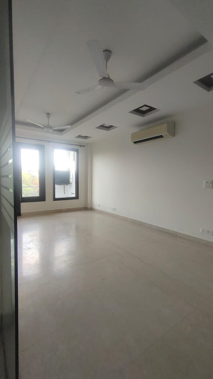 Room, greater kailash i 3 Bedroom 1900 Sq.Ft. Builder Floor In Greater Kailash I Delhi 9347030