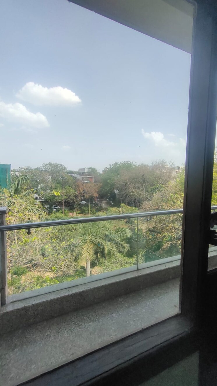 Garden, greater kailash i 3 Bedroom 1900 Sq.Ft. Builder Floor In Greater Kailash I Delhi 9347030