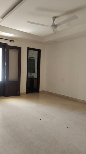 Room in 3 BHK Builder Floor at Greater Kailash I – for Rent