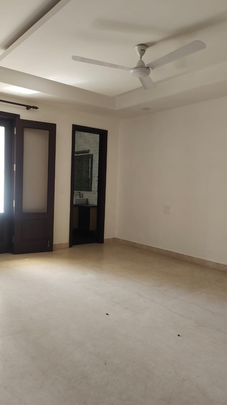Room, greater kailash i 3 Bedroom 1900 Sq.Ft. Builder Floor In Greater Kailash I Delhi 9347030