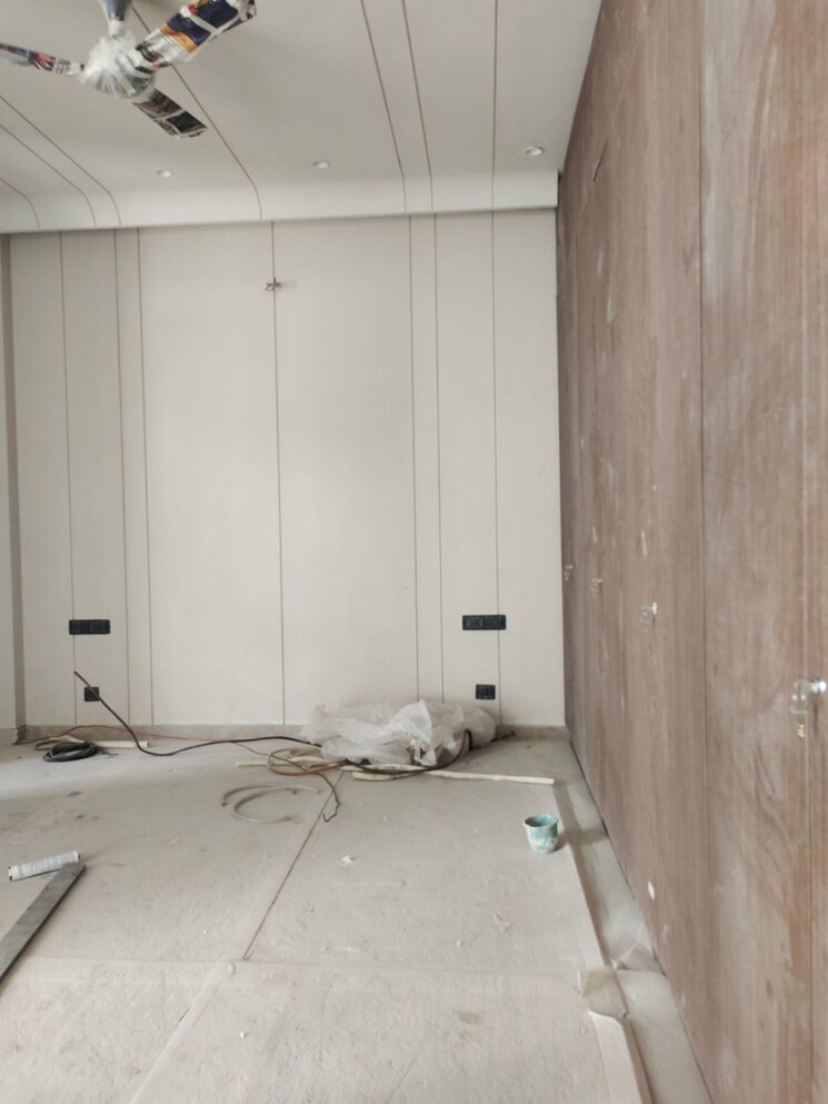 Bathroom, chittaranjan park 3 Bedroom 2250 Sq.Ft. Builder Floor In Chittaranjan Park Delhi 9347037