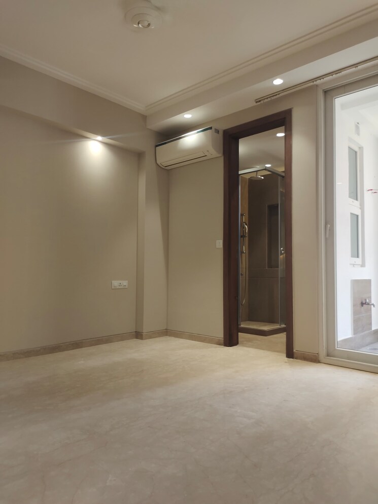 Room, greater kailash i 4 Bedroom 2700 Sq.Ft. Builder Floor In Greater Kailash I Delhi 9347068