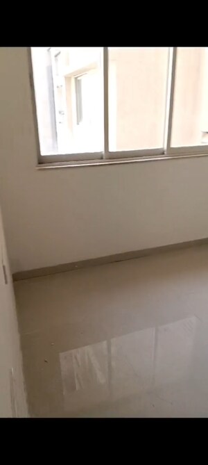 Room in 1 BHK Apartment at Omkar Signet, Malad East – for Rent