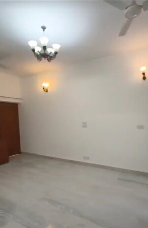 Room in 3 BHK Builder Floor at Chittaranjan Park – for Rent