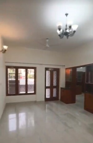 Room in 3 BHK Builder Floor at Chittaranjan Park – for Rent