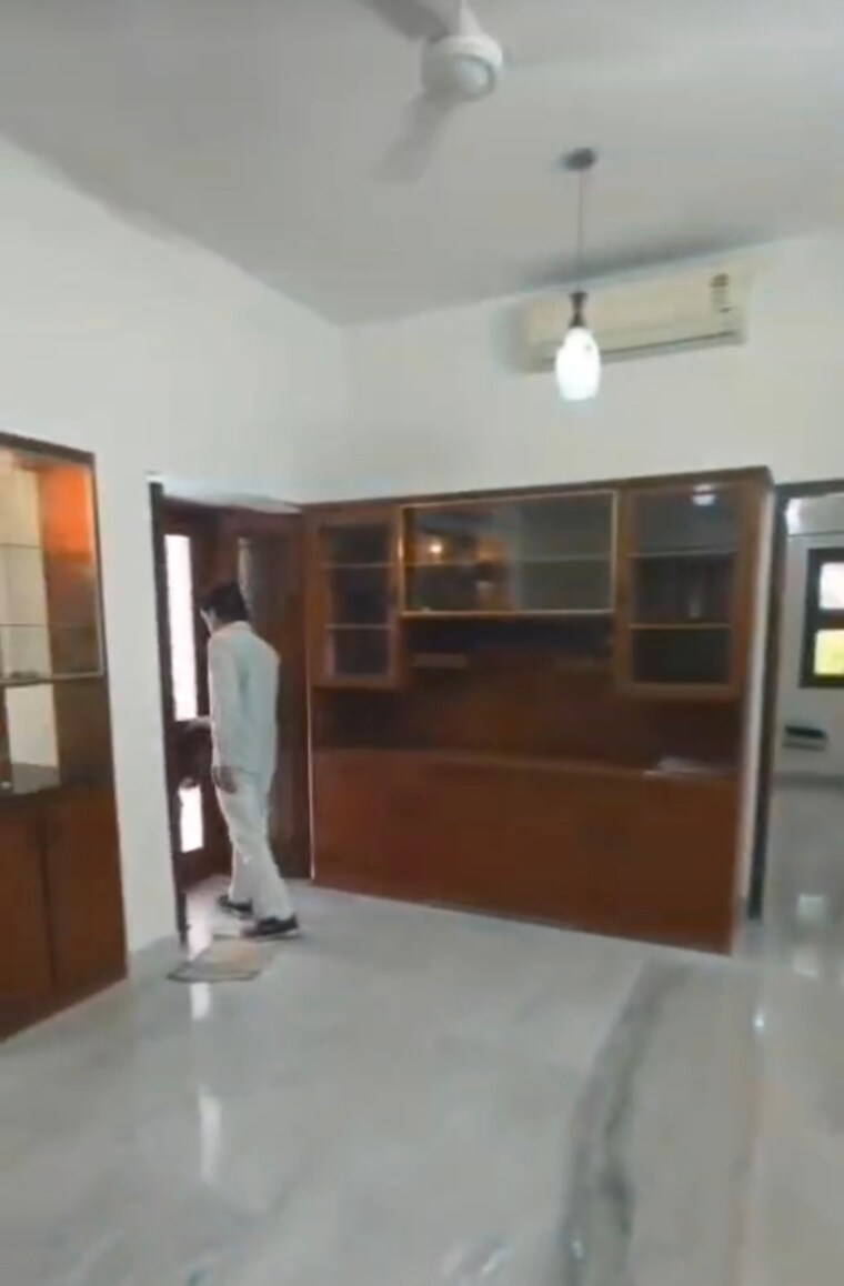 Living Room, chittaranjan park 3 Bedroom 1800 Sq.Ft. Builder Floor In Chittaranjan Park Delhi 9347093