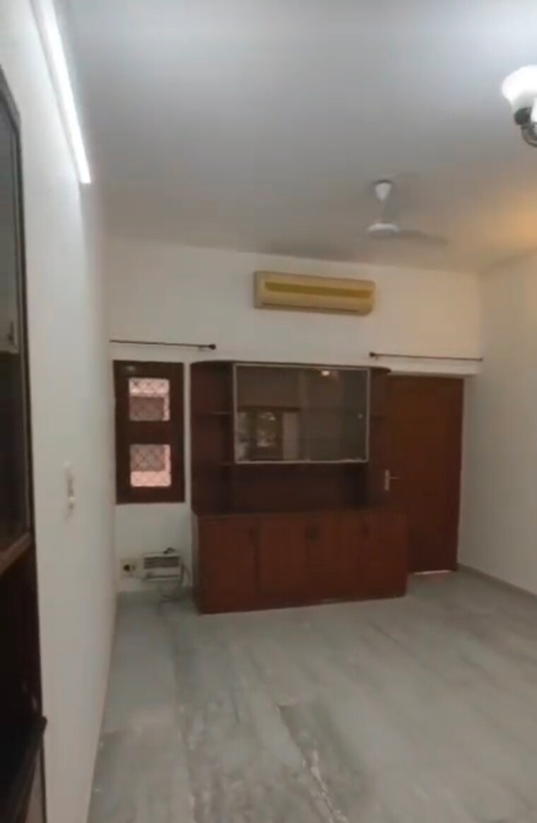 Kitchen, chittaranjan park 3 Bedroom 1800 Sq.Ft. Builder Floor In Chittaranjan Park Delhi 9347093