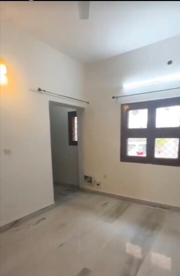Room in 3 BHK Builder Floor at Chittaranjan Park – for Rent