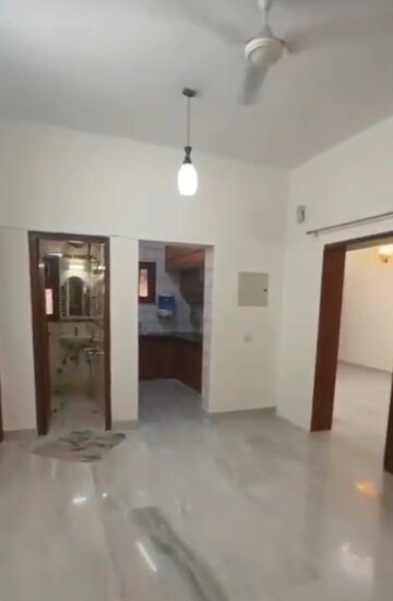 Room in 3 BHK Builder Floor at Chittaranjan Park – for Rent
