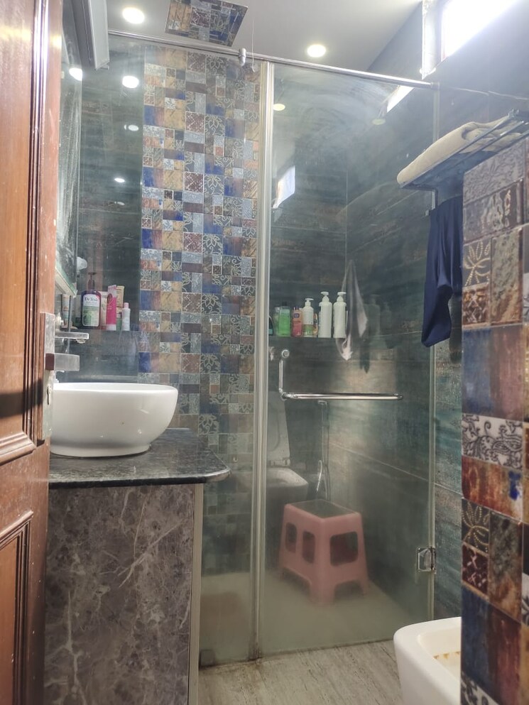 Bathroom, lajpat nagar 4 2 Bedroom 900 Sq.Ft. Builder Floor In Lajpat Nagar 4 Delhi 9347090