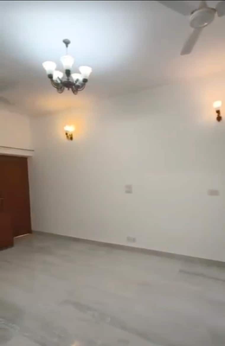 Room, chittaranjan park 3 Bedroom 1800 Sq.Ft. Builder Floor In Chittaranjan Park Delhi 9347097