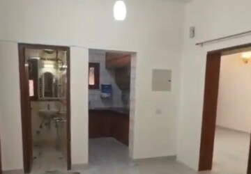 Room in 3 BHK Builder Floor at Chittaranjan Park – for Rent