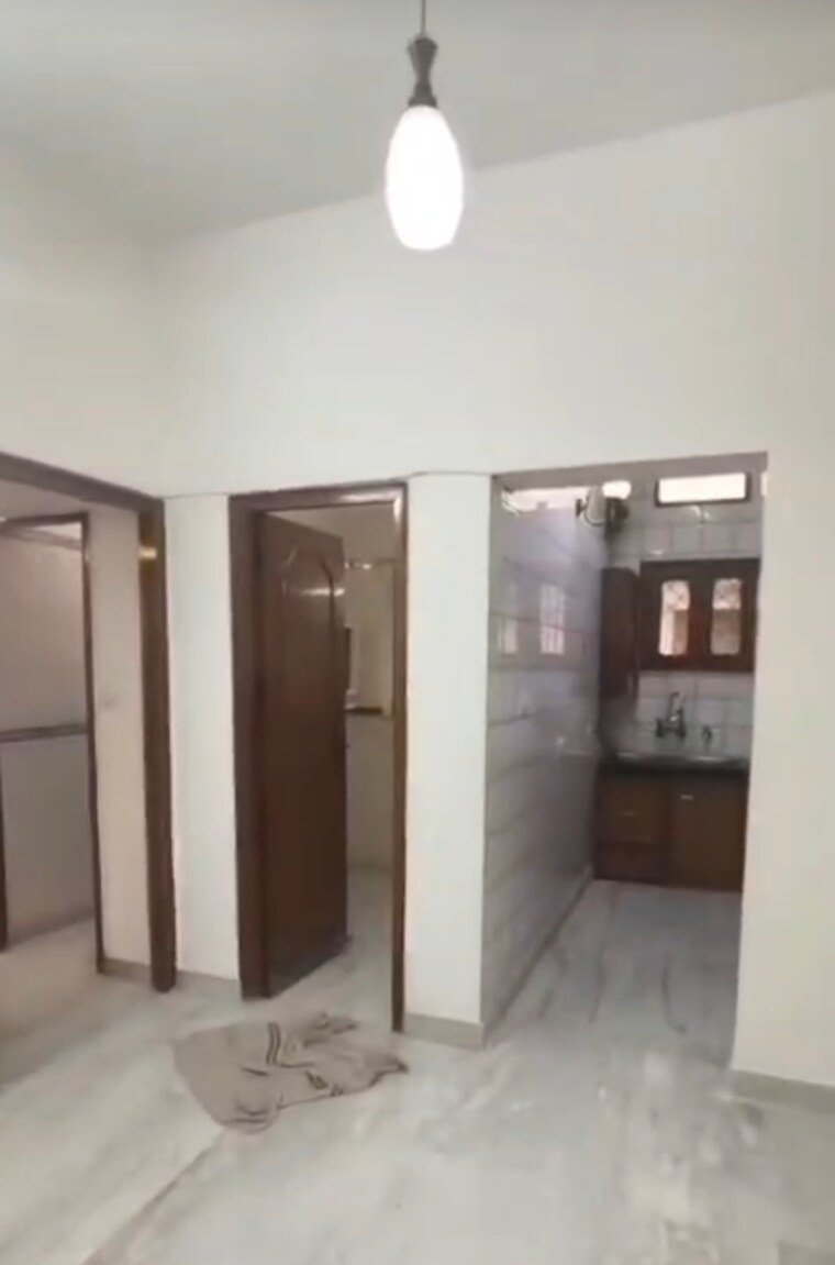 Room, chittaranjan park 3 Bedroom 1800 Sq.Ft. Builder Floor In Chittaranjan Park Delhi 9347097
