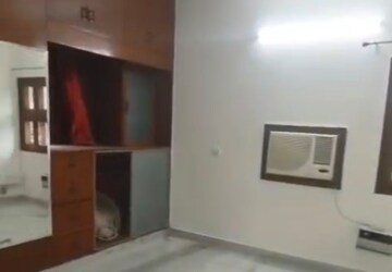 Room in 3 BHK Builder Floor at Chittaranjan Park – for Rent