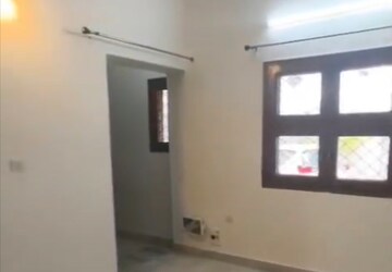 Room in 3 BHK Builder Floor at Chittaranjan Park – for Rent