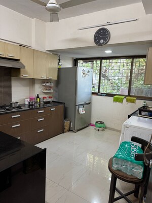 Team Area in 2 BHK Apartment at Andheri West – for Rent