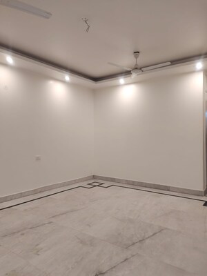 Room in 4 BHK Builder Floor at Greater Kailash I – for Rent