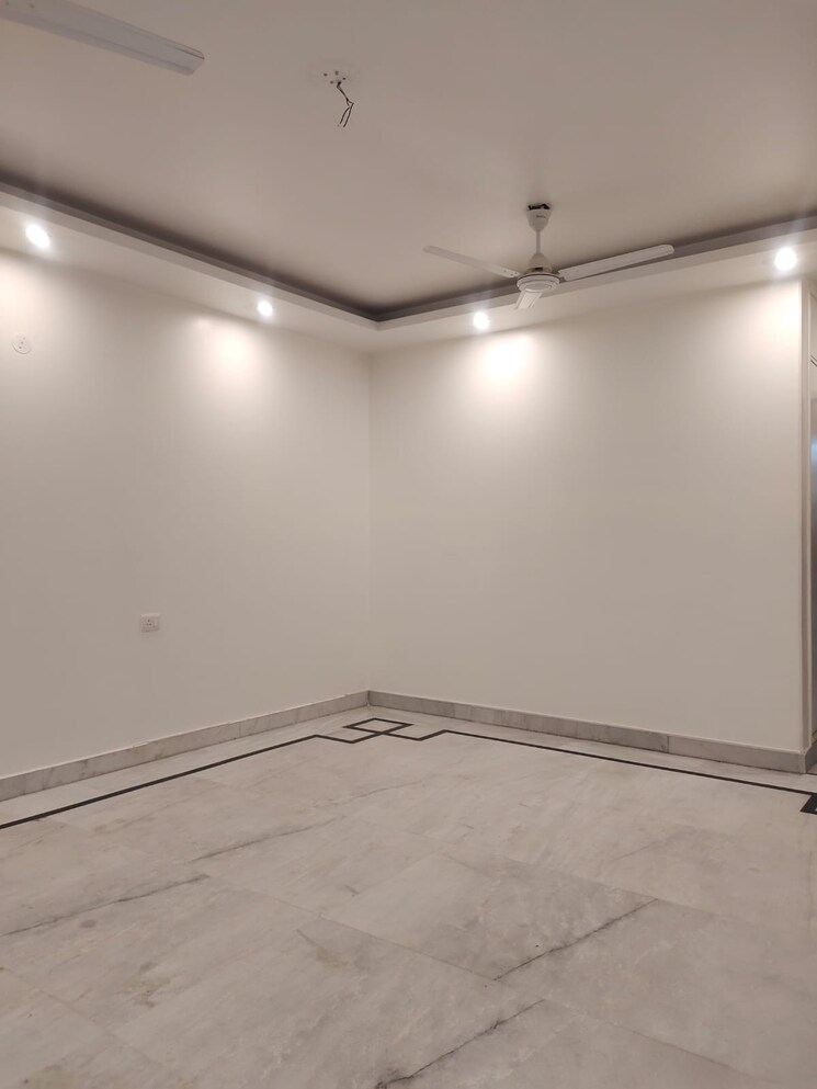 Room, greater kailash i 4 Bedroom 2700 Sq.Ft. Builder Floor In Greater Kailash I Delhi 9347106