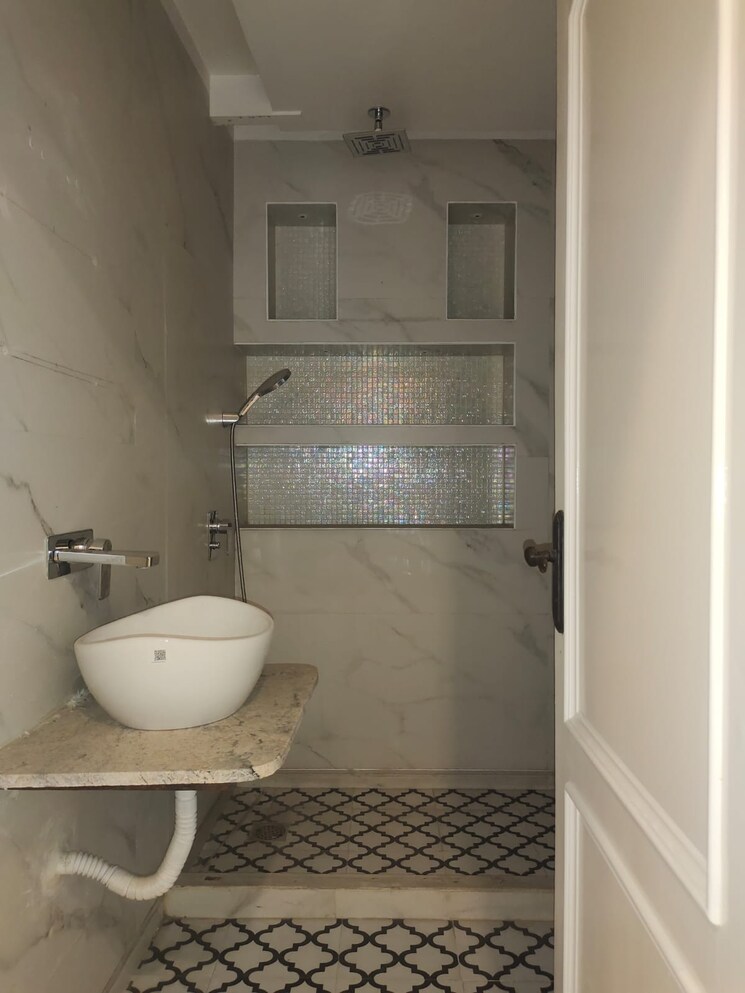 Bathroom, greater kailash i 4 Bedroom 2700 Sq.Ft. Builder Floor In Greater Kailash I Delhi 9347106