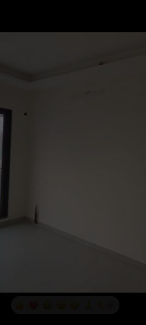 Room in 3 BHK Apartment at Je And Vee Om Trimurti, Malad East – for Rent